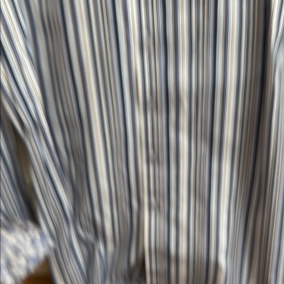 Robert Graham Blue Casual Button Down Shirt with Stylish Details - Picture 4 of 4